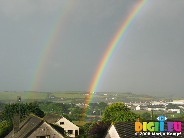 27059 Double rainbow over houses and fields